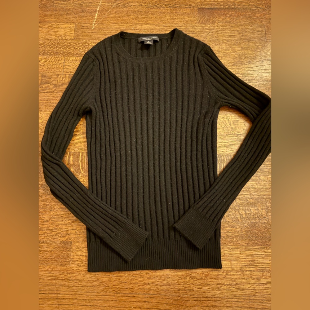 Banana Republic women’s Black Ribbed Crewneck cashmere Sweater